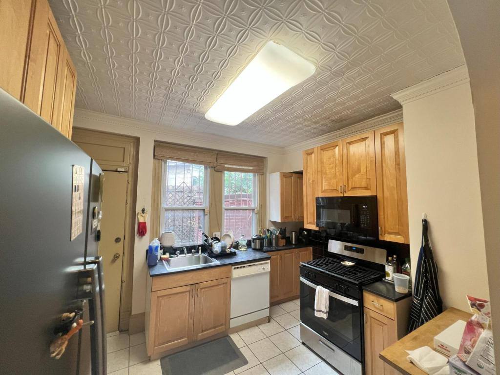 House for rent at 1900 6th St #NW, Washington, DC 20001