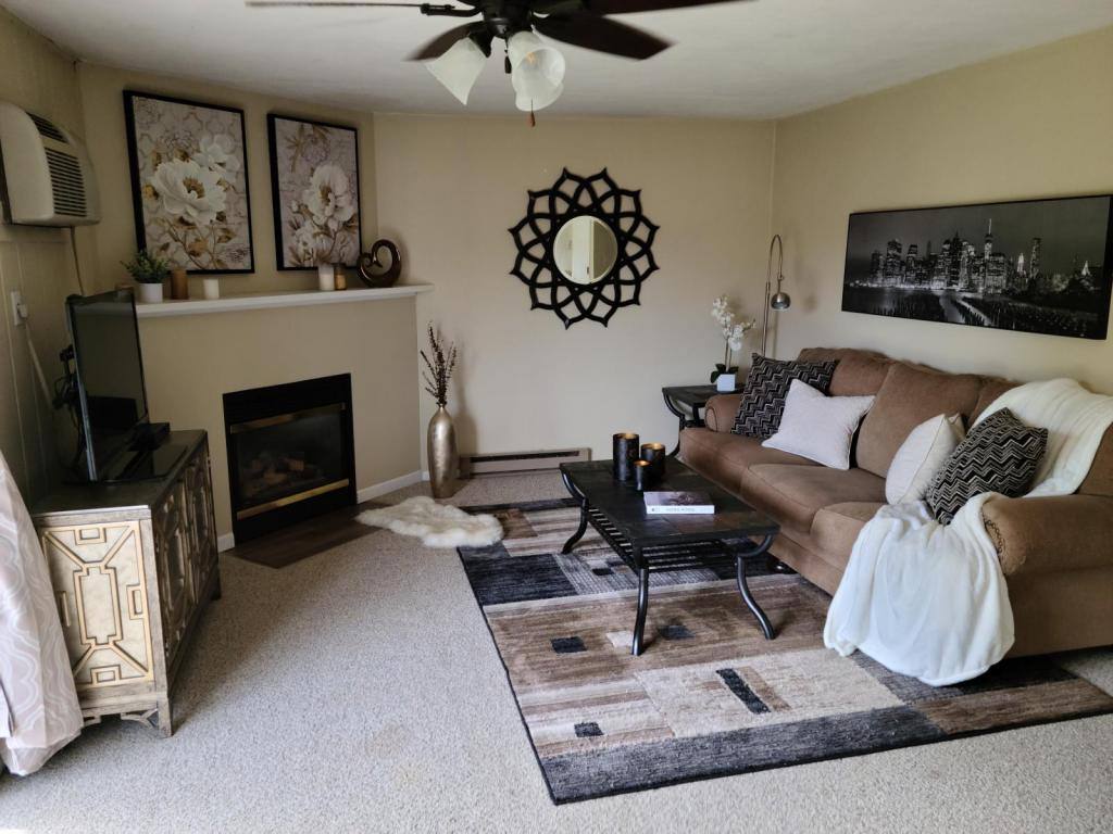 Apartment for rent at 619 Welshire Dr #201, La Crescent, MN 55947