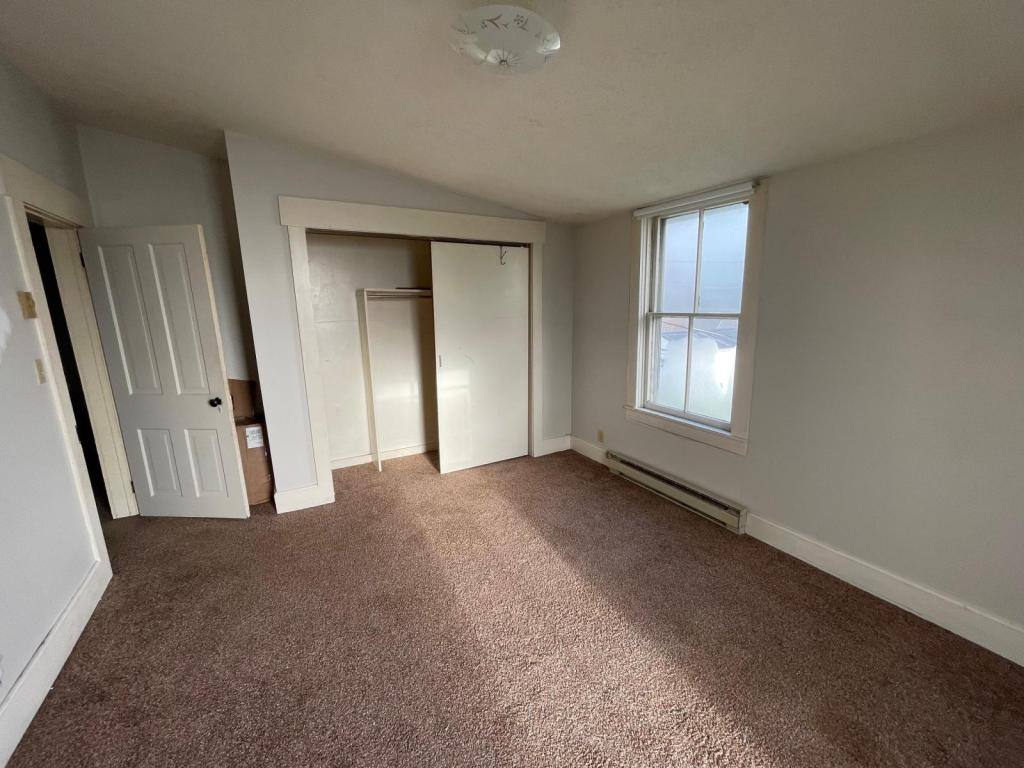 Apartment for rent at 504 W Main St, Dalton, OH 44618