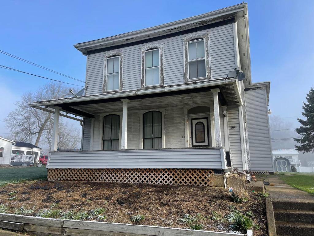 Apartment for rent at 504 W Main St, Dalton, OH 44618