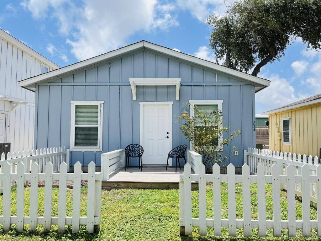 House for rent at 4212 Tx-35 Bus, Rockport, TX 78382