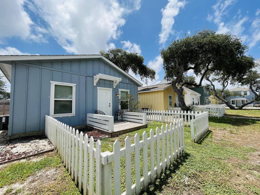 House for rent at 4212 Tx-35 Bus, Rockport, TX 78382