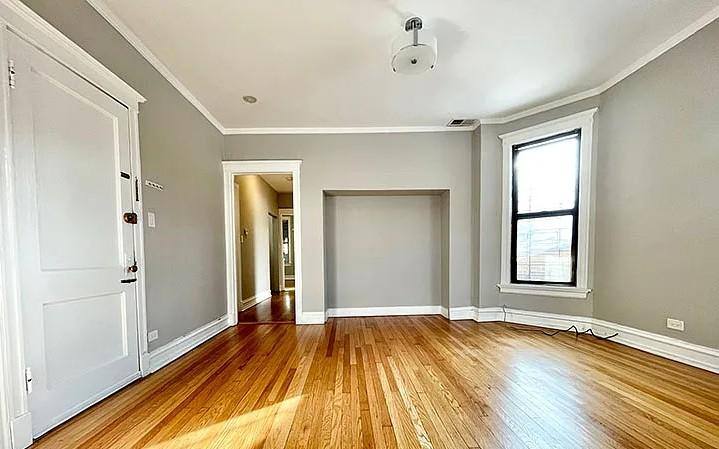 Apartment for rent at 5143 N Clark St, Chicago, IL 60640