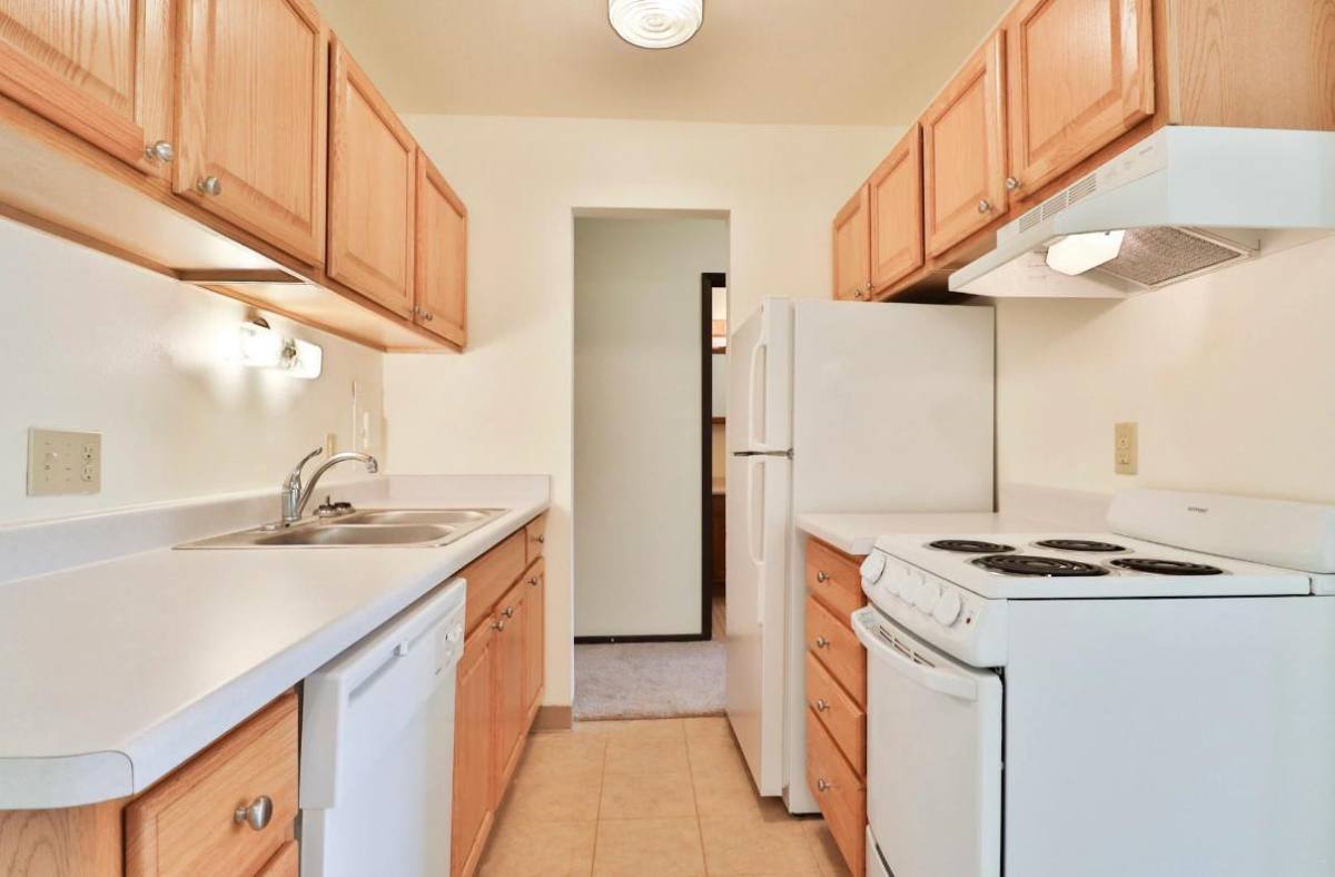 Apartment for rent at Varsity Square, 1212 Varsity Blvd, Dekalb, IL 60115