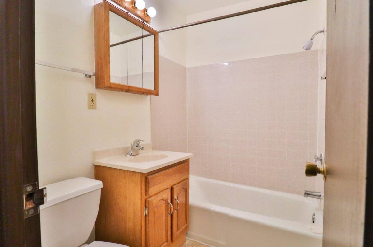 Apartment for rent at Varsity Square, 1212 Varsity Blvd, Dekalb, IL 60115