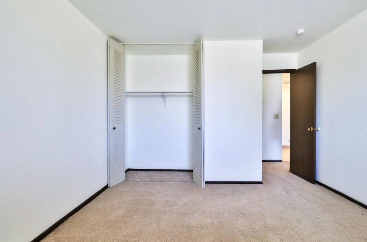 Apartment for rent at Varsity Square, 1212 Varsity Blvd, Dekalb, IL 60115