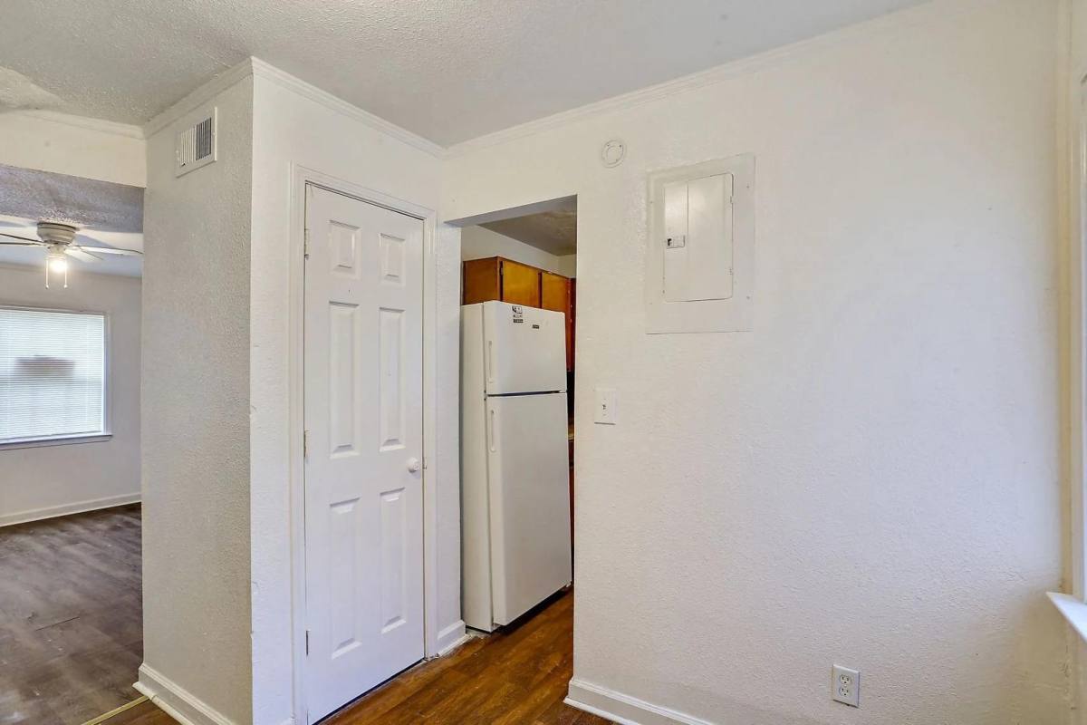 Apartment for rent at 1240 Lawnview Place, Jackson, MS 39203