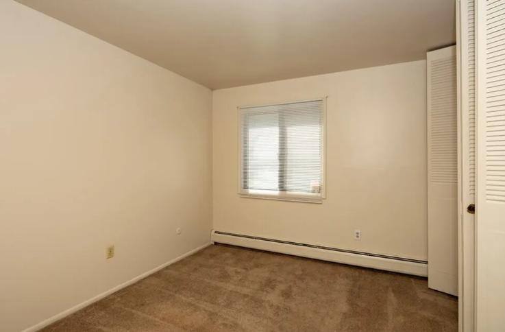 Apartment for rent at 2217 Tanglewood Dr, Hammond, IN 46323