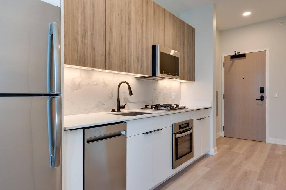 Apartment for rent at 730 N Milwaukee Ave, Chicago, IL 60642