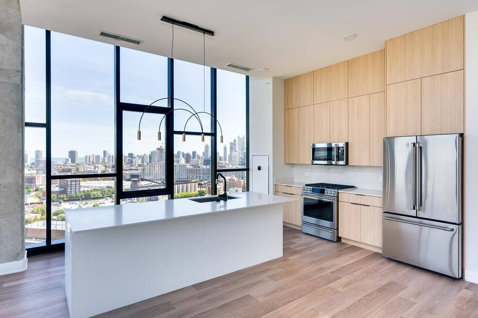 Apartment for rent at 730 N Milwaukee Ave, Chicago, IL 60642