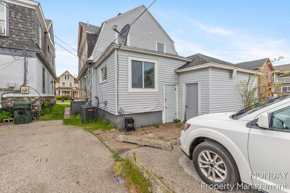 Apartment for rent at 531 W Webster Ave #2, Muskegon, MI 49440