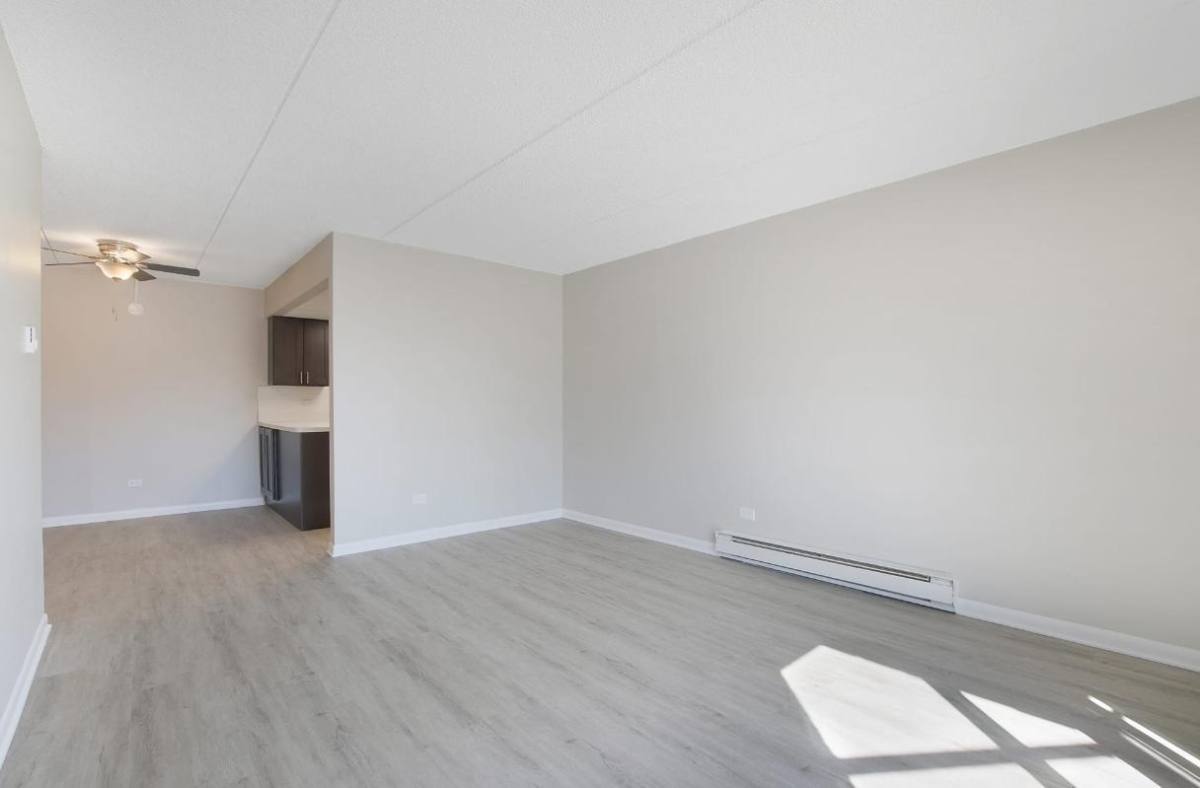 Apartment for rent at Spring Hill Condos, 280 Springhill Dr, Roselle, IL 60172