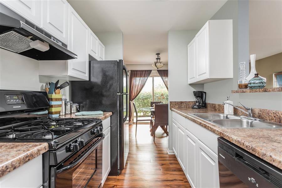 Apartment for rent at 1947 W Eagle Ridge Dr, Waukegan, IL 60087