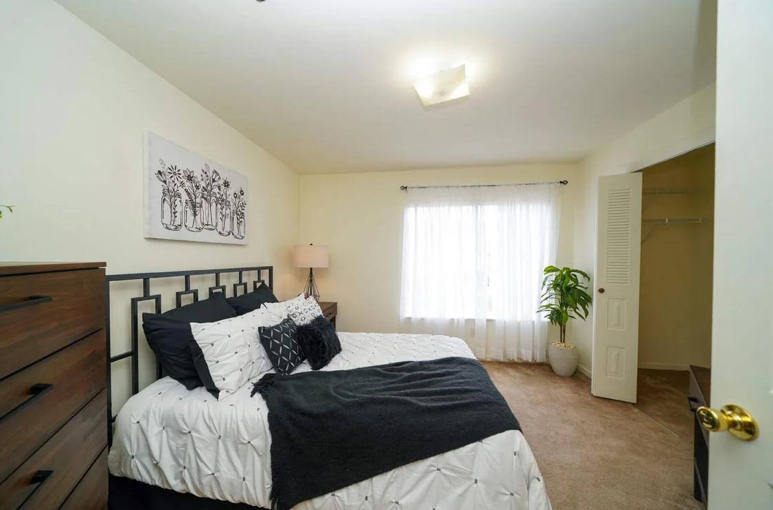 29181 Tracy Creek Dr, Perrysburg, OH 43551 - Apartment for Rent - Image 2