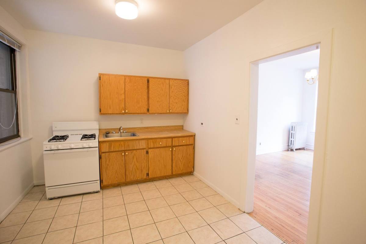 Apartment for rent at 5416 S Woodlawn Ave, Chicago, IL 60615