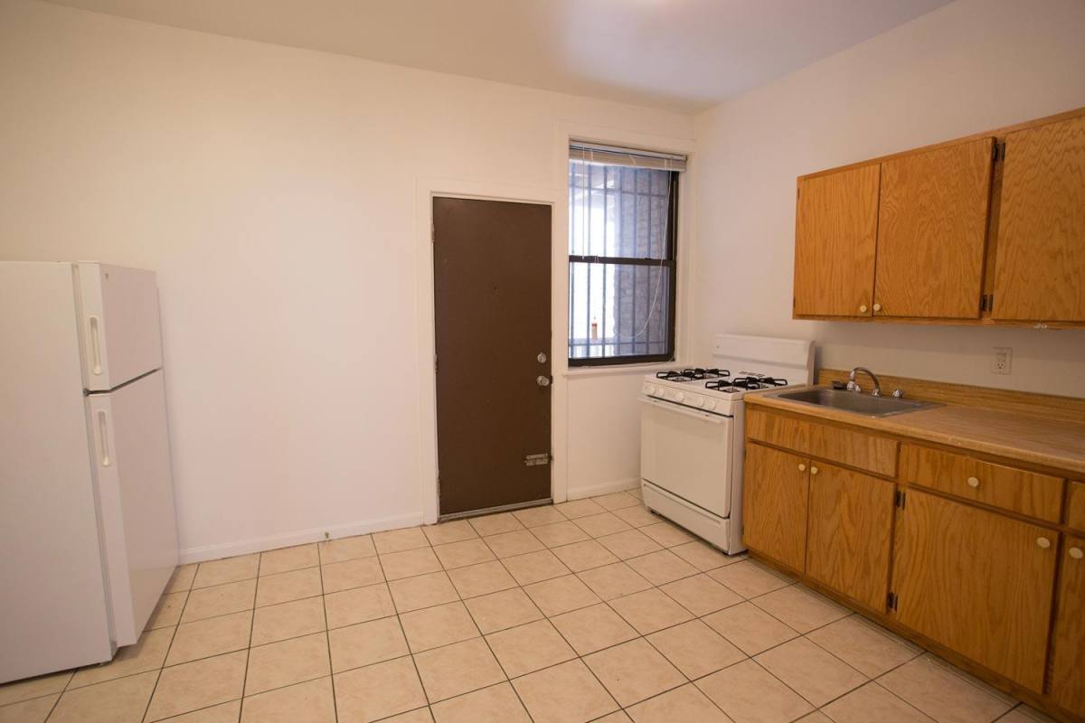 Apartment for rent at 5416 S Woodlawn Ave, Chicago, IL 60615