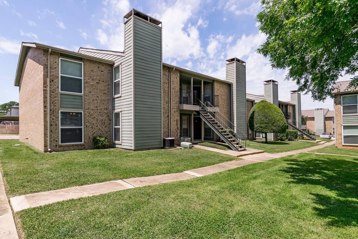 Apartment for rent at Coronado North, 301 Coronado Dr, Denton, TX 76209