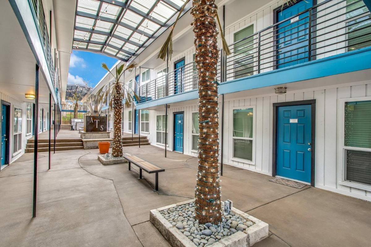 Apartment for rent at 1111 S Oak, Arlington, TX 76010