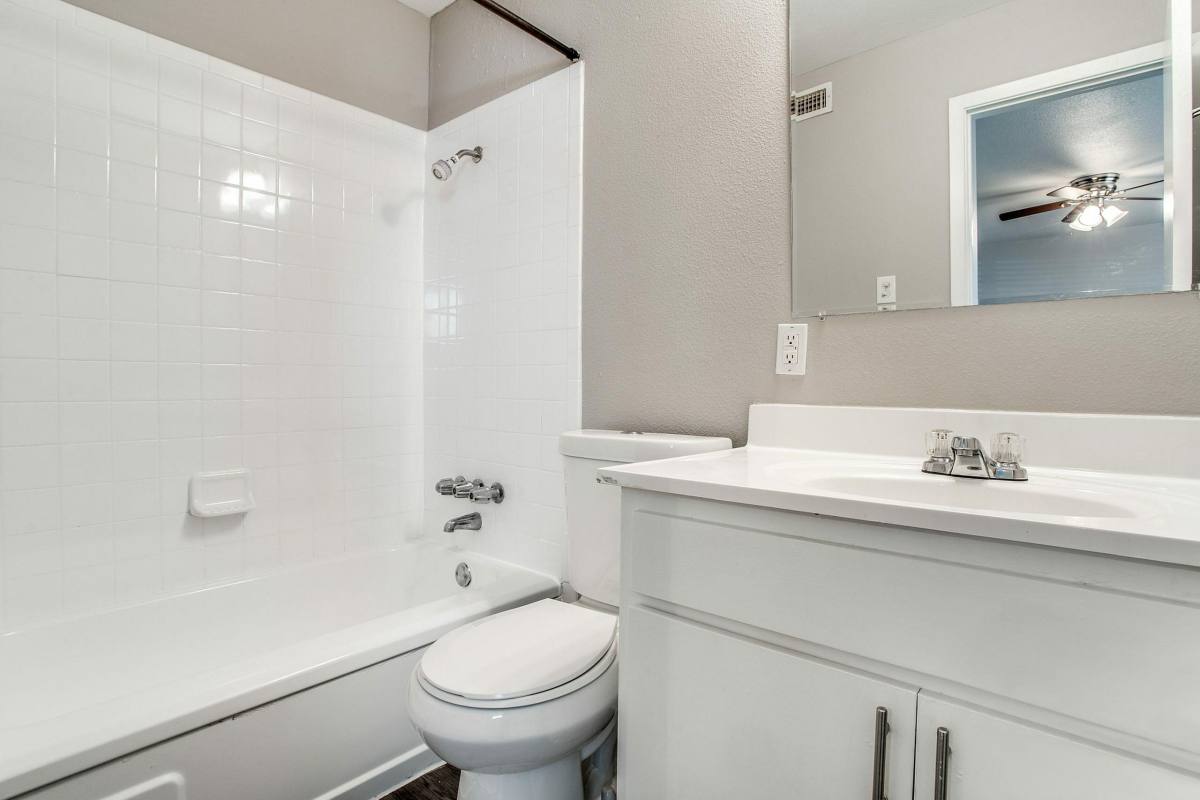 Apartment for rent at 1111 S Oak, Arlington, TX 76010