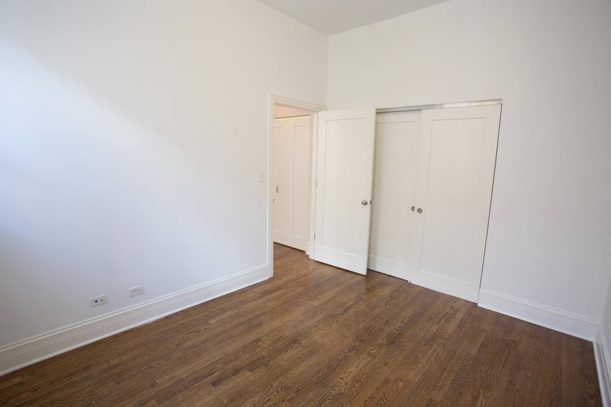 Apartment for rent at 4850 S Drexel Blvd, Chicago, IL 60615