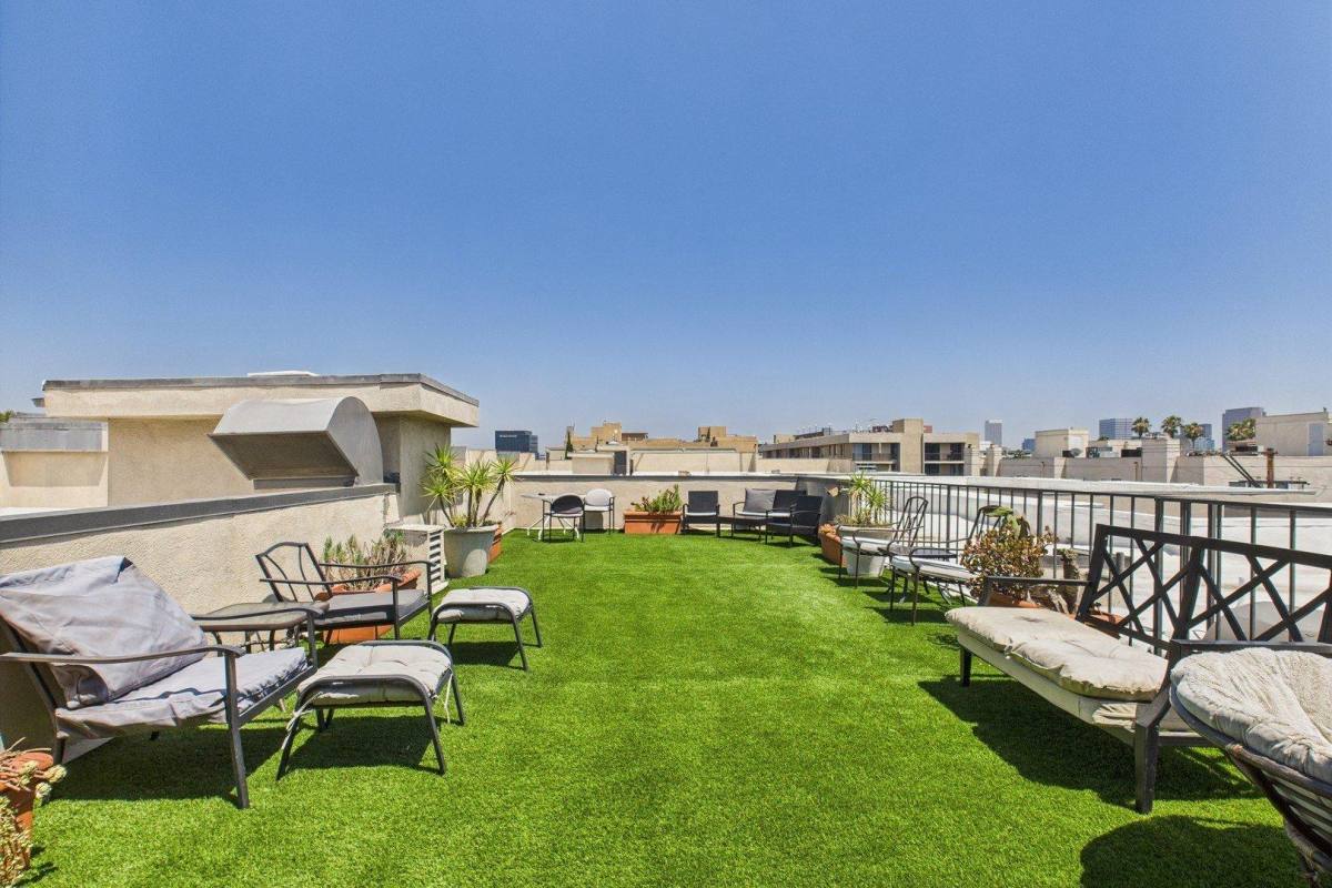 Apartment for rent at Burton Way Apartment Homes, 8660 Burton Way, Los Angeles, CA 90048