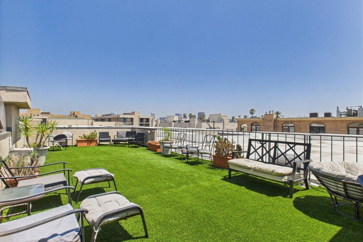 Apartment for rent at Burton Way Apartment Homes, 8660 Burton Way, Los Angeles, CA 90048