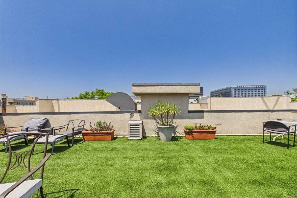 Apartment for rent at Burton Way Apartment Homes, 8660 Burton Way, Los Angeles, CA 90048