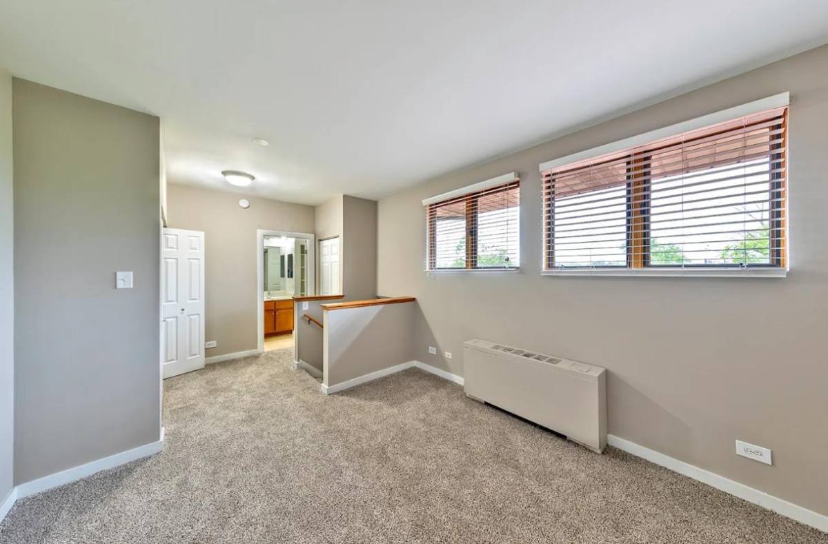 Apartment for rent at 675 Lake St, Oak Park, IL 60301
