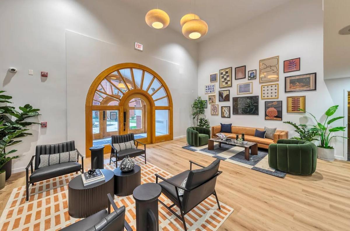Apartment for rent at 675 Lake St, Oak Park, IL 60301
