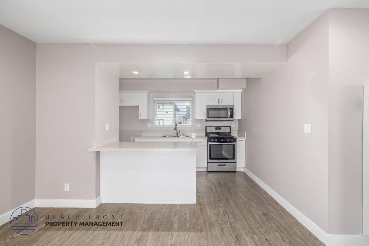 Apartment for rent at La Playa, 11819 Eucalyptus Ave, Los Angeles, CA 90043