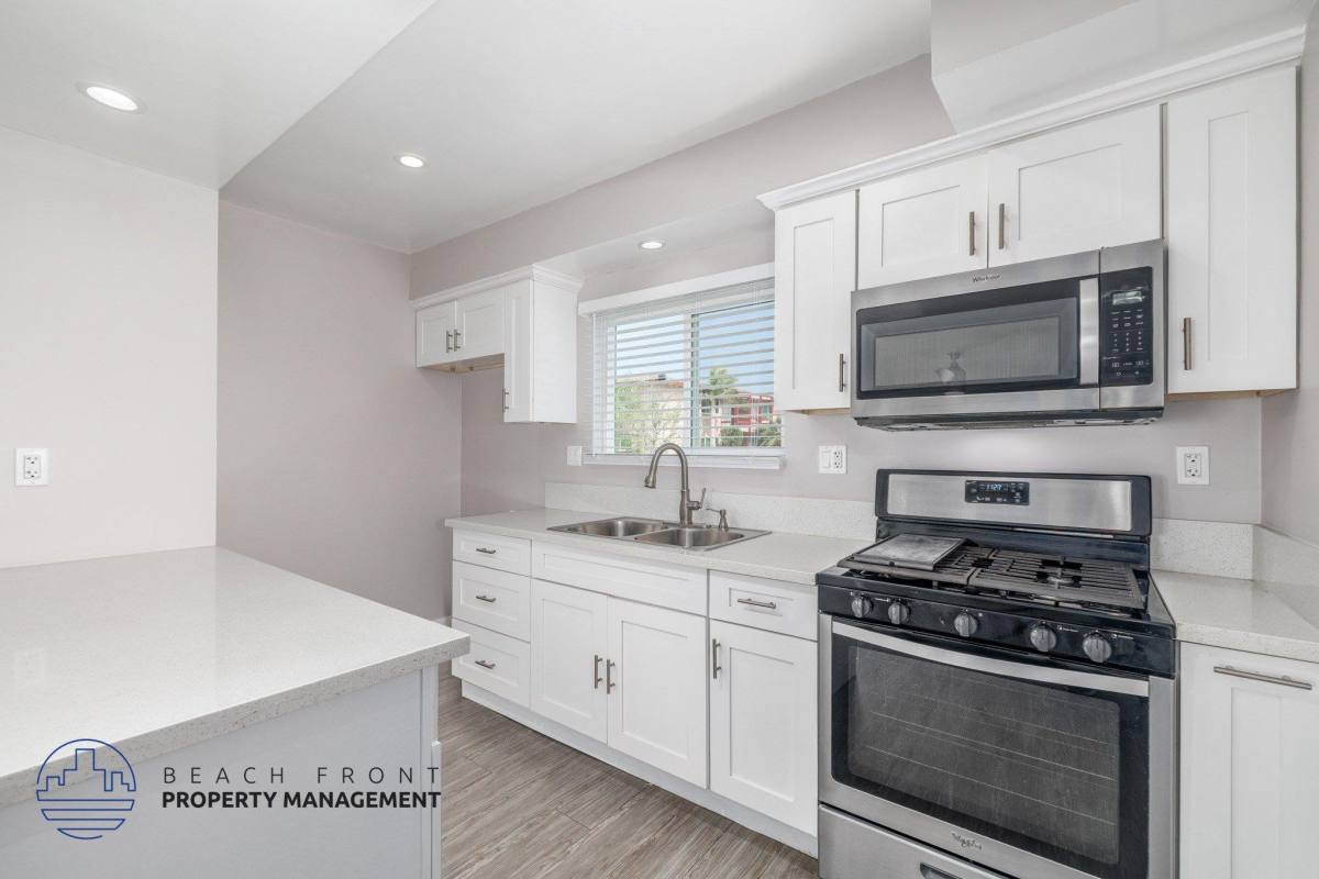 Apartment for rent at La Playa, 11819 Eucalyptus Ave, Los Angeles, CA 90043
