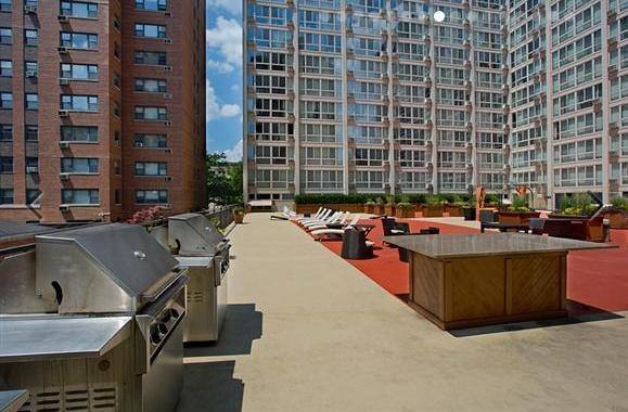 Apartment for rent at 2933 N Sheridan Rd #1401, Chicago, IL 60657