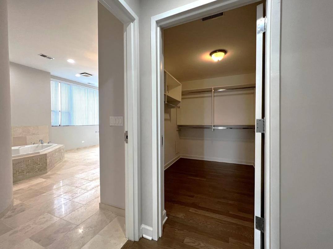 Apartment for rent at 4810 N Lavergne Ave, Chicago, IL 60630