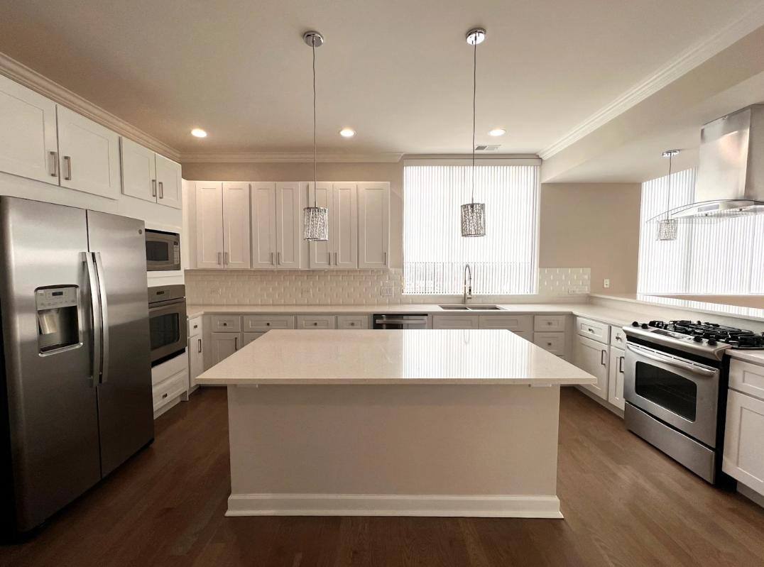 Apartment for rent at 4810 N Lavergne Ave, Chicago, IL 60630