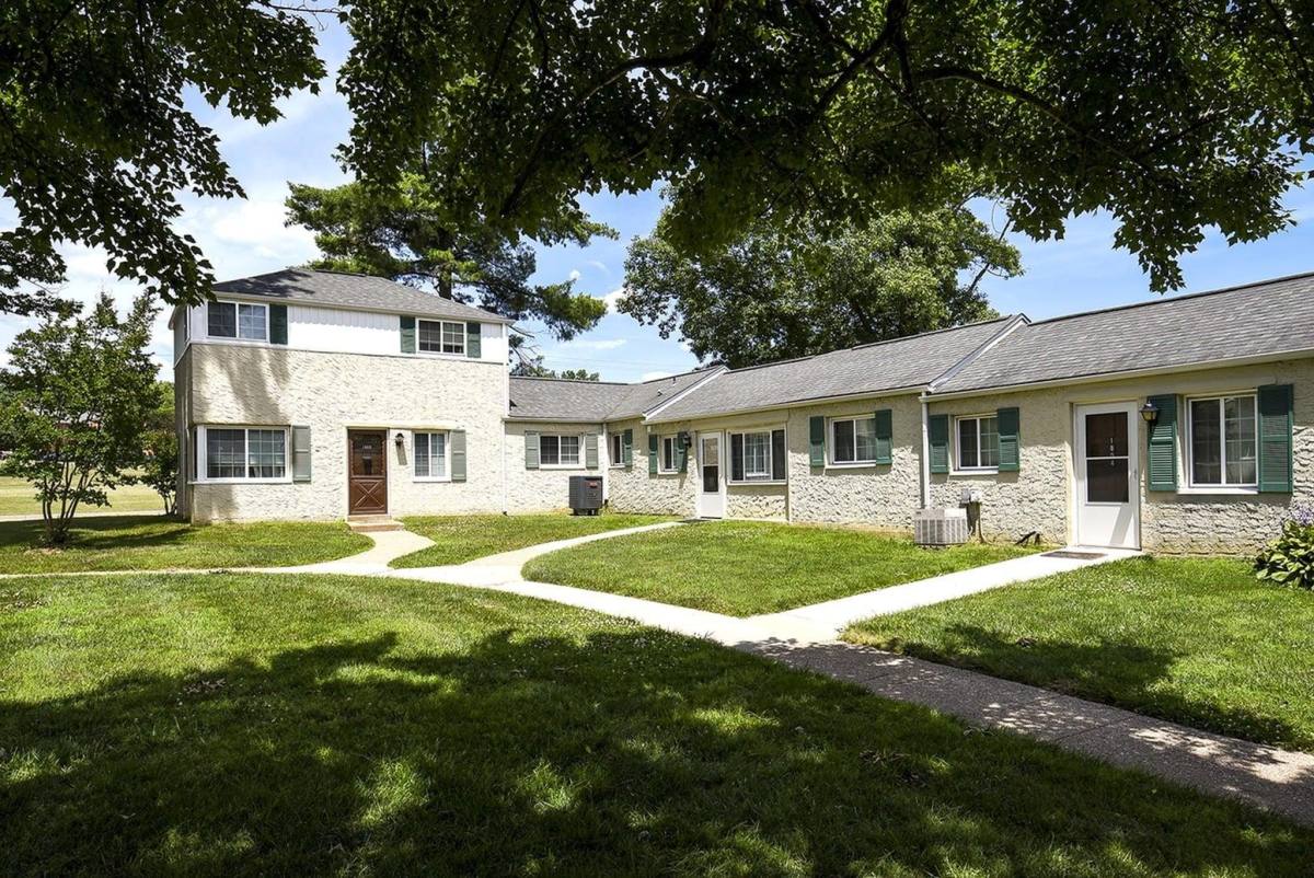 Townhouse for rent at Woodland, 13 Lowry Dr #1121, Wilmington, DE 19805