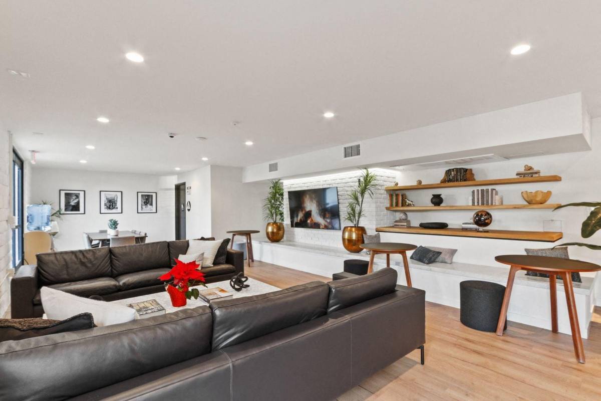 Apartment for rent at Sepulveda West Apartment Homes, 8501 S Sepulveda, Los Angeles, CA 90045