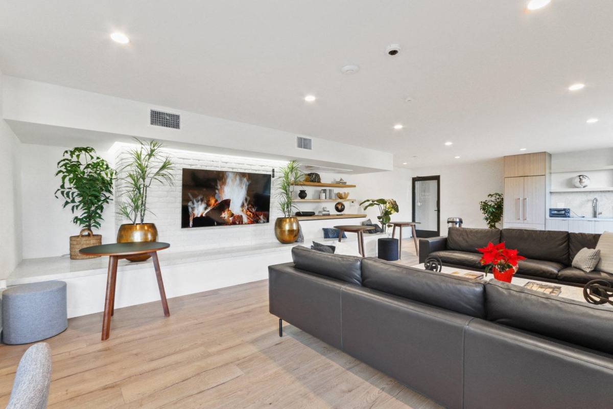 Apartment for rent at Sepulveda West Apartment Homes, 8501 S Sepulveda, Los Angeles, CA 90045