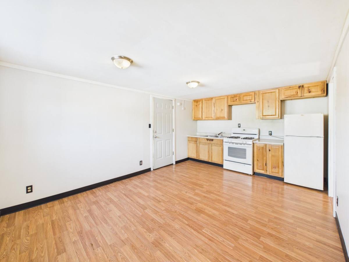 Apartment for rent at 172 N St, New Martinsville, WV 26155