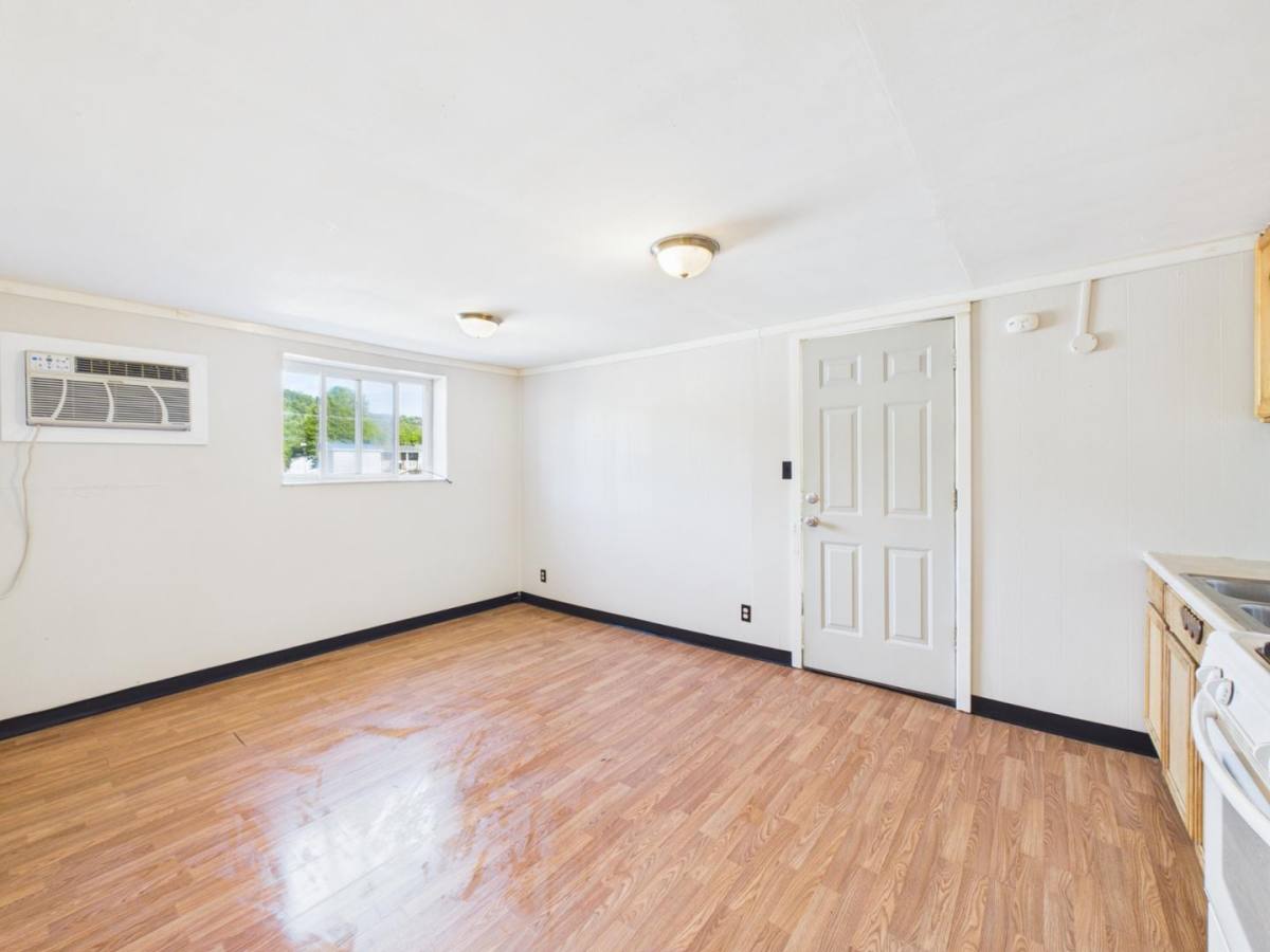 Apartment for rent at 172 N St, New Martinsville, WV 26155