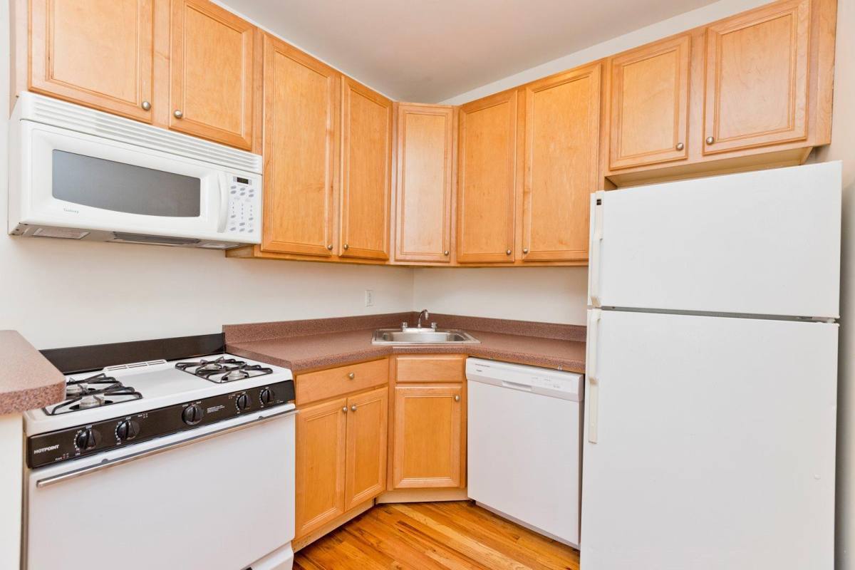 Apartment for rent at 1828 W Lawrence Ave #1B, Chicago, IL 60640