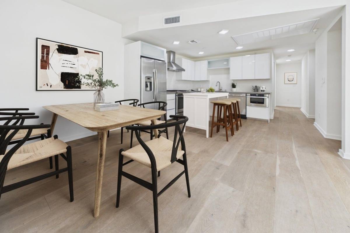 Apartment for rent at 850 Crenshaw Blvd #310, Los Angeles, CA 90005