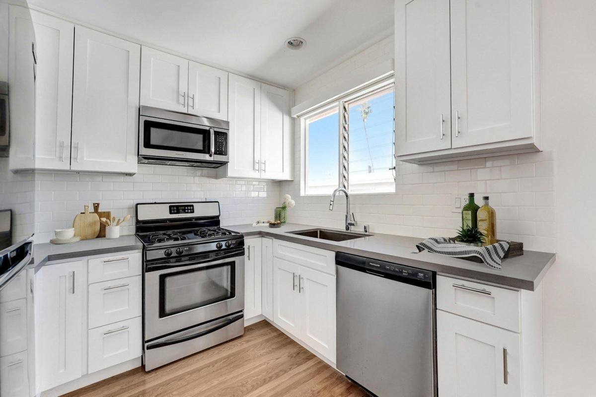 Apartment for rent at The Biarritz, 316 San Vicente Blvd #206, Santa Monica, CA 90402