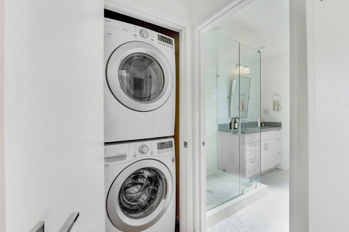 Apartment for rent at The Biarritz, 316 San Vicente Blvd #206, Santa Monica, CA 90402