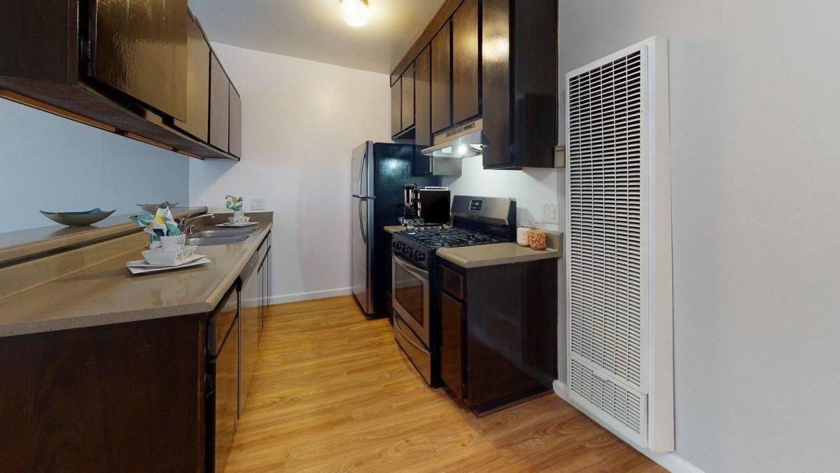 Apartment for rent at Executive House Apartment Homes, 6650 Hayvenhurst Ave #214, Van Nuys, CA 91406