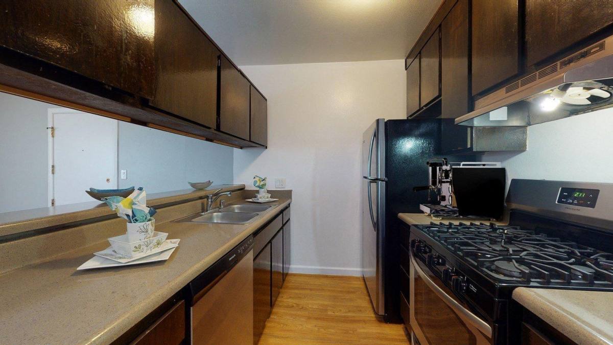 Apartment for rent at Executive House Apartment Homes, 6650 Hayvenhurst Ave #214, Van Nuys, CA 91406