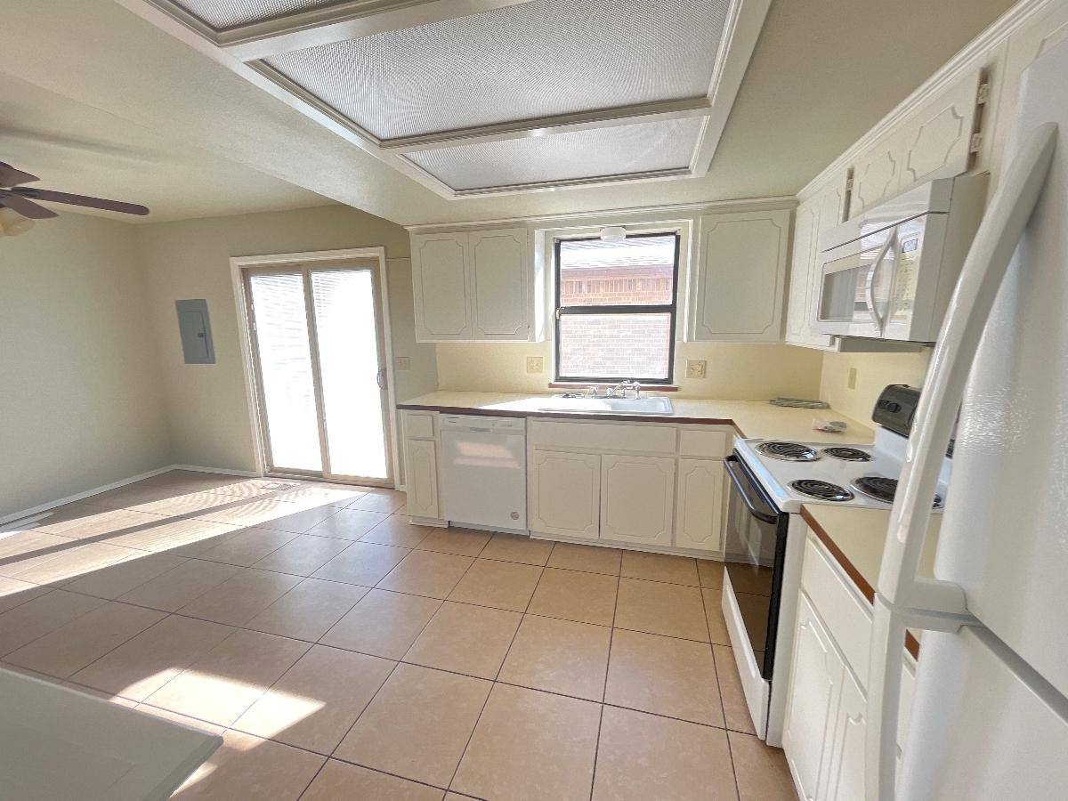 Townhouse for rent at Camelot Estates Townhouses, 2126 NW 118th St #1, Oklahoma City, OK 73120