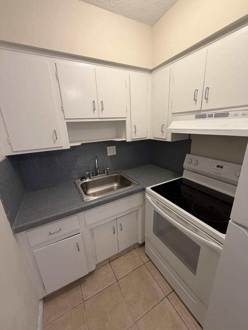 Apartment for rent at 4540 Bougainvilla Dr, Fort Lauderdale, FL 33308