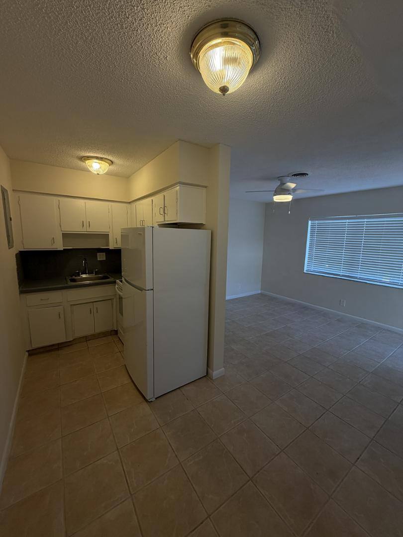 Apartment for rent at 4540 Bougainvilla Dr, Fort Lauderdale, FL 33308
