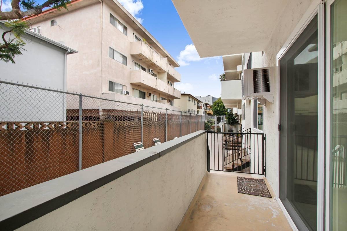 Apartment for rent at 1333 North Martel Avenue, 1333 N Martel Ave #103, Los Angeles, CA 90046