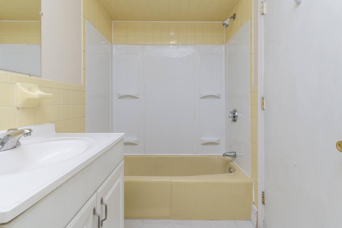 Apartment for rent at 79 Oak St #5, Providence, RI 02909